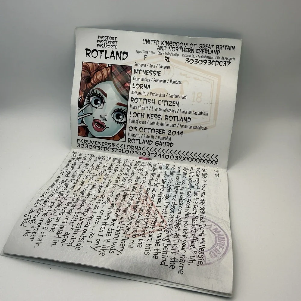Monster High Lorna McNessie - Monster Exchange Passport  Rotland